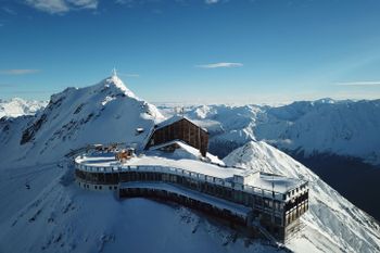 Einmal in 3.212 Metern Höhe übernachten - das kannst du im Glacier Hotel Grawand!