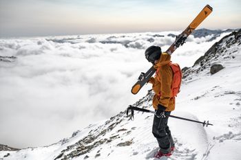 Auf über 3.200 Metern Höhe erwartet dich eine spektakuläre Aussicht.