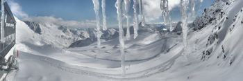 Blick auf den Snowpark am Stubaier Gletscher.