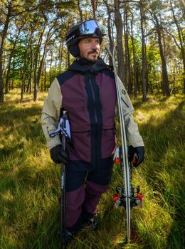 Der Winter kann kommen: Felix Neureuther im neuen Ski-Setup der Marke Scott.