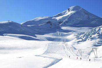 Auf dem Feegletscher in Saas-Fee stehen jetzt schon satte 22 Pistenkilometer zur Verfügung.