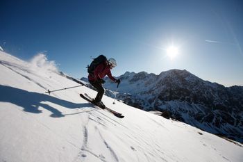 Am Schnalstaler Gletscher kann man derzeit die Grawand Nr.1 hinabwedeln.