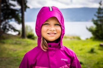Bergans Regenjacken versprechen trockene und warme Abenteuer im Freien.