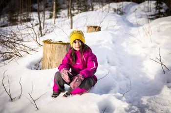 Für kleine Skifahrer bietet Bergans hochwertige Jacken und Overalls.