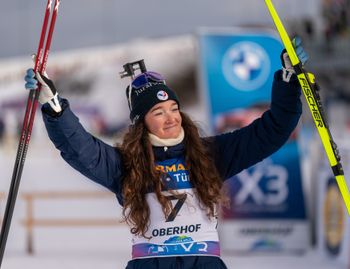 Dritter Sieg in Oberhof für das starke französische Team durch Lou Jeanmonnot.