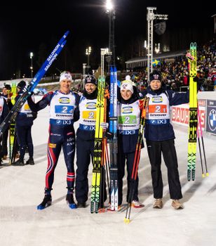 Auftaktsieg für das norwegische Herrenteam um Sturla Holm Laegreid.