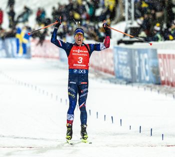 Jubelschrei bei Quentin Fillon Maillet über seinen Sieg in der Verfolgung.