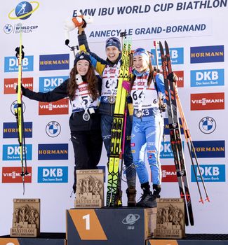 Sieg für Hanna Öberg vor Lou Jeamonnot und Dorothea Wierer.