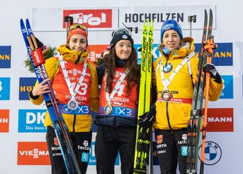 Zwei Deutsche mit auf dem Podest: Vanessa Voigt auf 2 und Franziska Preuß auf 3.
