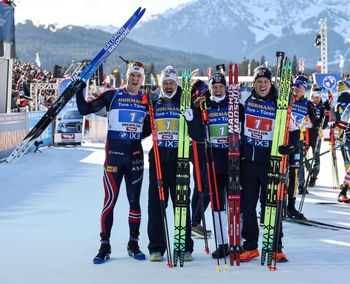 Jubelnde Norweger: Zweite Herrenstaffel, zweiter Sieg.