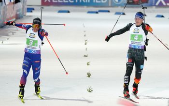 Im Zielsprint um Platz 2 hatte Quentin Fillon Maillet mehr Glück als Justus Strelow.