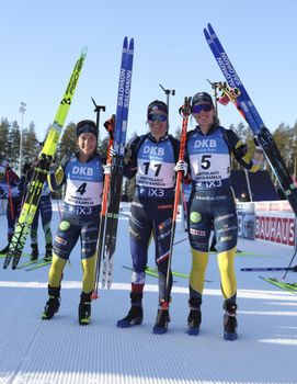 Julia Simon gewinnt vor Elvria Öberg und Anna Magnusson.