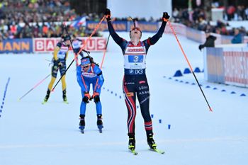 Im Schlusssprint gegen Italien und Schweden holte Maren Kirkeeide den Sieg für das norwegische Team.