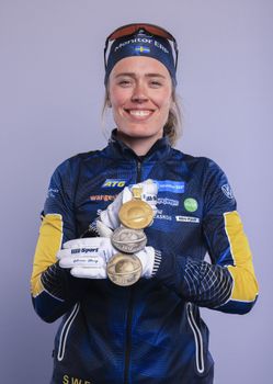Mit Gold im Massenstart hat Elvira Öberg ihren Medaillensatz aus Lenzerheide komplett gemacht.