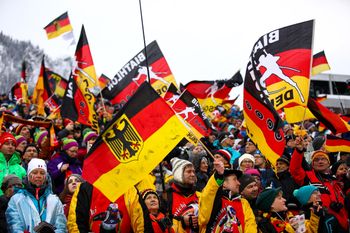 Auch wenn die deutschen Fans klar in der Überzahl sind, feiern doch alle Nationen gemeinsam.