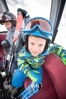 Helm und Brille müssen richtig sitzen und dürfen nicht drücken.