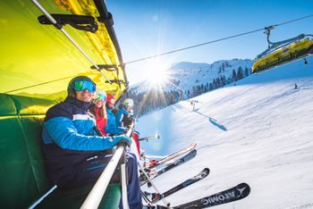 In den Liftanlagen muss ein Mund-Nasen-Schutz getragen werden.