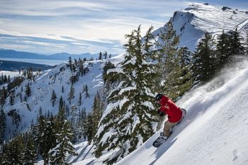 The ski area is located on Lake Tahoe in California at 2000 meters above sea level.