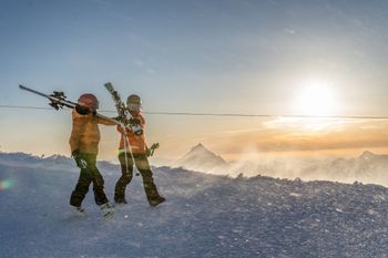 Im April genießt du die sonnigste Zeit der Skisaison in Saas-Fee.