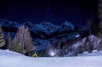 Toggenburg bietet bei Tag und Nacht einen traumhaften Blick auf das Churfirstengebirge.