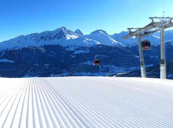 Eine neue Gondelbahn fährt zwischen Savognin-Tigignas.