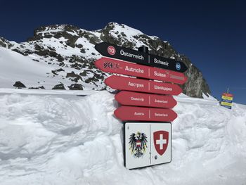 In der Silvretta Arena kann man mit den Skiern direkt zwischen Österreich und der Schweiz pendeln.