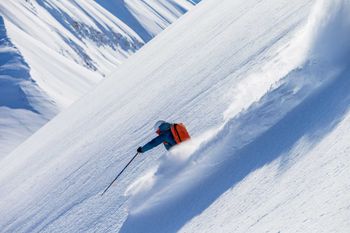Mit einer funktionellen Touring-Ausrüstung steht deinem Winterabenteuer nichts mehr im Wege.