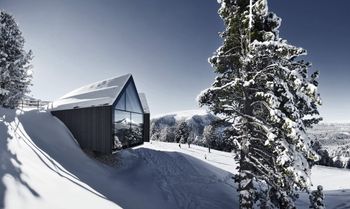 Genieße nach einem ausgiebigen Skitag noch einen Sundowner.