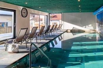 Im neuen Hallenbad kannst du entspannt die Seele baumeln lassen.