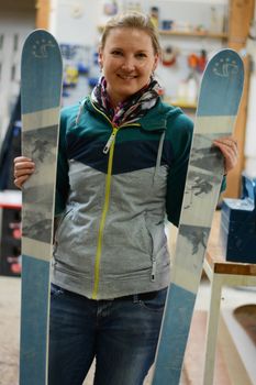 Wir haben ein Vlies mit unserem Design bedrucken lassen.