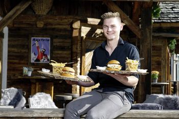 In der Tenne am Zettersfeld wirst du zwischen den Abfahrten kulinarisch verwöhnt.