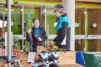 Auf der Werkbank kannst du dein Winterequipment auf Vordermann bringen.