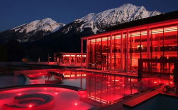 In der RupertusTherme in Bad Reichenhall kannst du während deines Skiurlaubs herrlich entspannen.