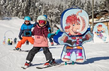 Auf den Pisten in Dachstein West fühlen sich Groß und Klein perfekt aufgehoben.