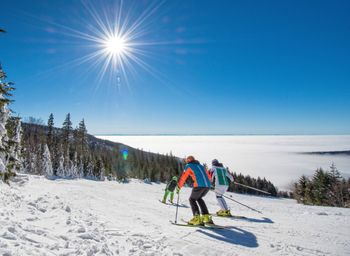 Wer an der Bergstation der neuen Reischlbergbahn aussteigt, der hat einen tollen Panoramablick vor sich. Besonders schön ist es, wenn im Tal noch der Nebel liegt.