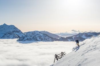 Die Lifte im Skicircus bringen dich direkt zu den Tiefschneeabfahrten.