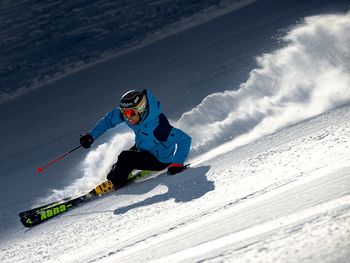 Fischer Curv Ski Linie: Präzision und Kontrolle für ambitionierte Skifahrer