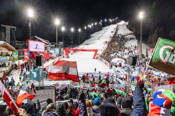 Der Nachtslalom der Damen ist das alljährliche Event Highlight in Flachau.