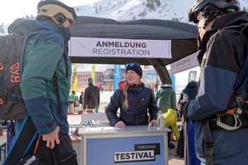 Anmelden kannst du dich direkt auf Testgelände oder vorab online.