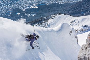 Infos zur Sicherheitsausrüstung und dem Verhalten bei Lawinen gibt es in mehreren Camps.