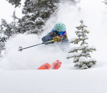Die Sheeva Modelle für Frauen überzeugen durch ihre hohe Kontrolle und Stabilität in der Mitte, egal bei welcher Schneelage.