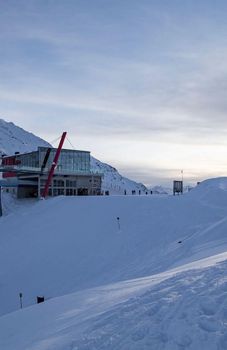 In der Adlerlounge auf 2.403 Metern Höhe genießt du feinste Kulinarik und einen einmaligen Ausblick.