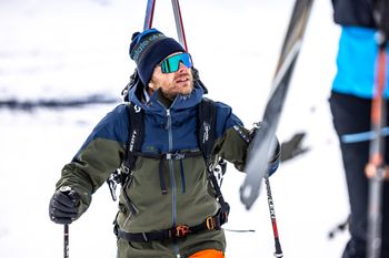 Die Bec de Rosses Jacke von Elevenate begleitet dich in jedem alpinen Gelände. Egal ob im Powder, auf der Piste oder abseits.