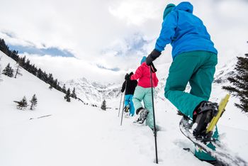 Das Gasteinertal lässt sich wunderbar mit Schneeschuhen oder beim Wandern erkunden.