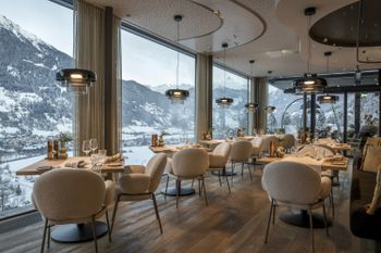 Eine einmalige Aussicht erwartet die Gäste im neuen Restaurantbereich mit Talblick.