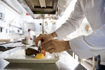 Die Südtiroler Küche ist eine Symbiose aus alpinen und mediterranen Einflüssen mit Liebe zum Detail.