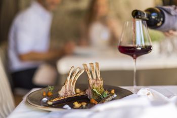 Die Vitalpina Hotels setzen sowohl kulinarisch als auch in Sachen Wellness auf regionale Produkte.