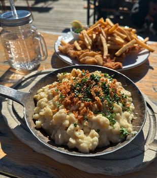 18 Hütten gibt es im Skigebiet. Wir kehrten in der Angerer Alm ein.