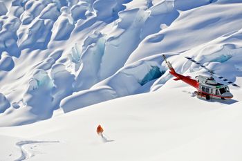 Canadian Mountain Holidays (CMH) sorgt für einzigartige Heliskiing-Erlebnisse in Kanada