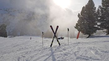 Bei Unfällen spielen Skihelme versicherungstechnisch eine wichtige Rolle.